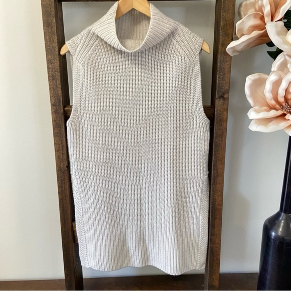 Like new Wilfred Durandal sweater sz M - Picture 2 of 3